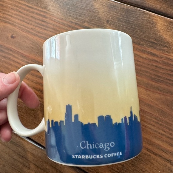 Starbucks CHICAGO mug !! Collectible - Picture 2 of 7